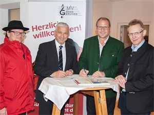 Sponsoringvereinbarung zwischen Musikverein und Herz-Kreislauf-Zentrum Groß Gerungs